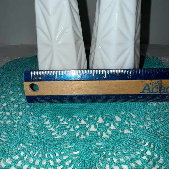 Vintage Diamond Cut Elegant White Milk Glass Vase Set 8.5 inch tall - Picture 4 of 7